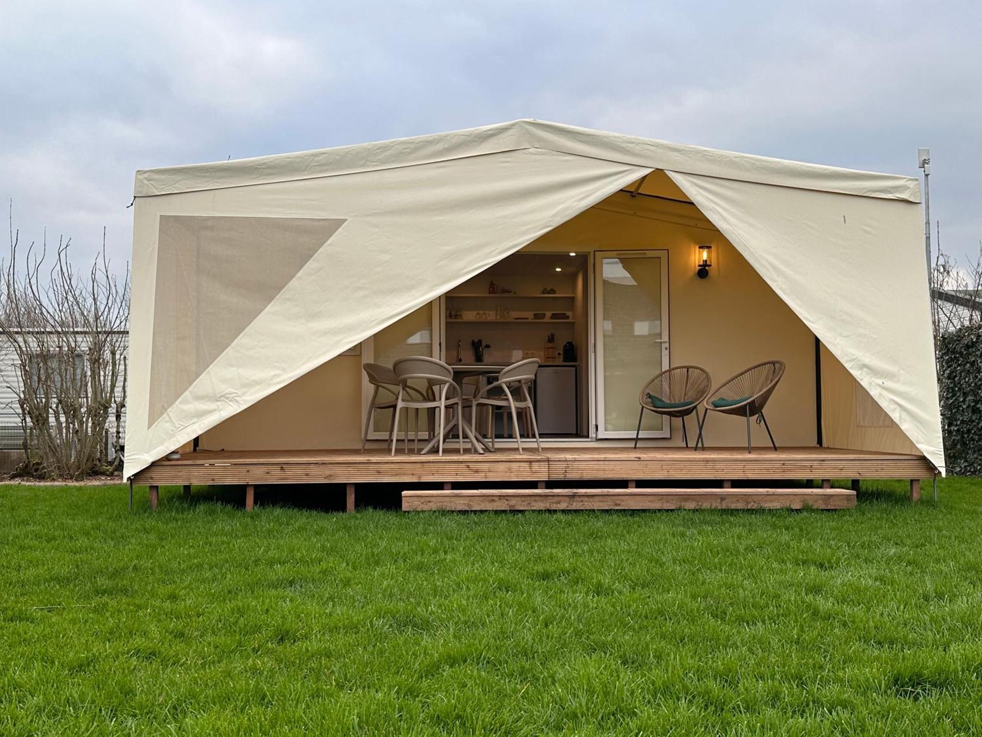 Glamping De Hof Van Eeden Warmond ภายนอก รูปภาพ