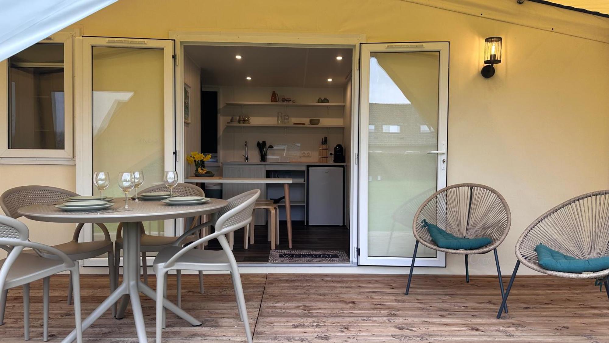 Glamping De Hof Van Eeden Warmond ภายนอก รูปภาพ