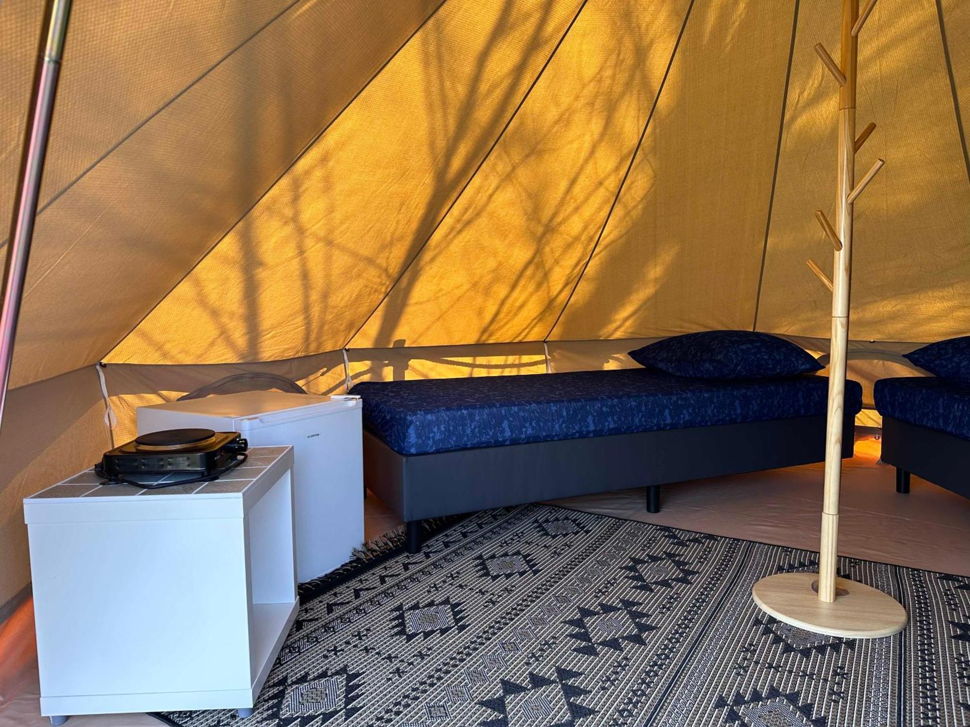 Glamping De Hof Van Eeden Warmond ภายนอก รูปภาพ